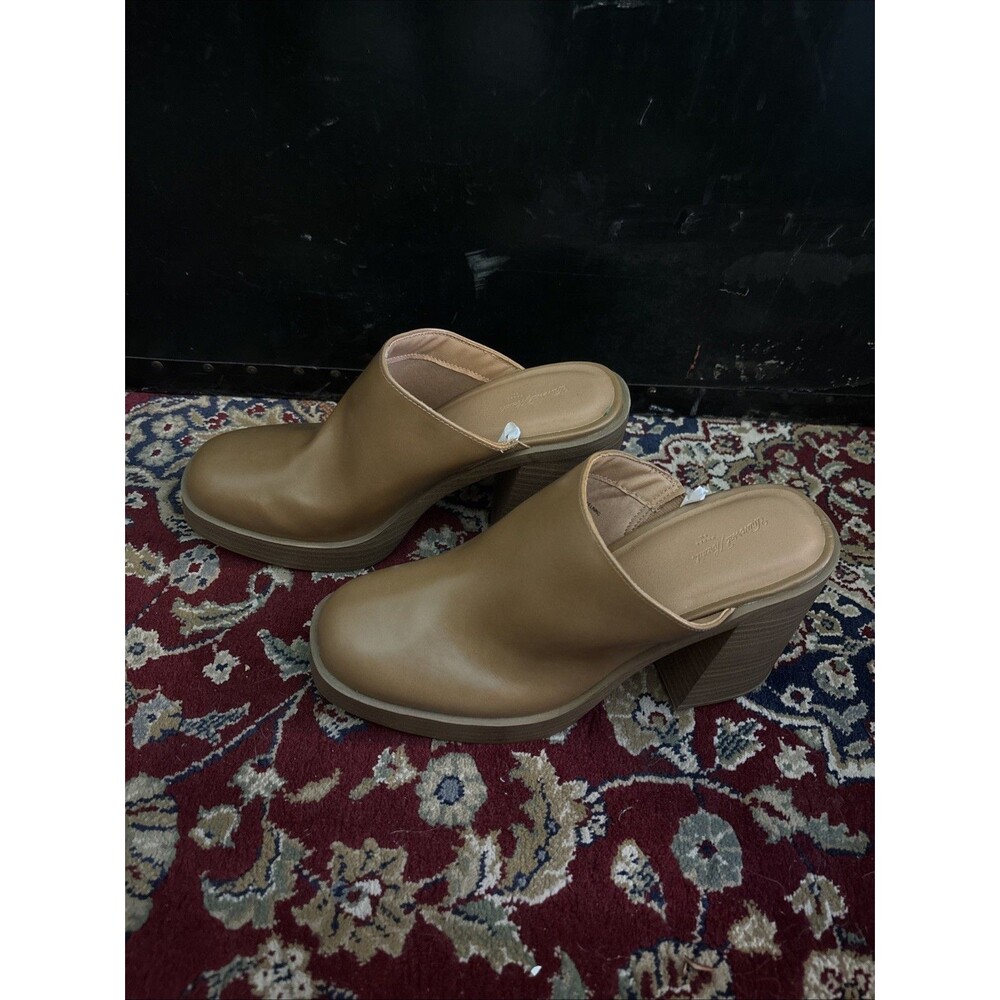 Brown Slip On Close Toed Heels Women's Size 9